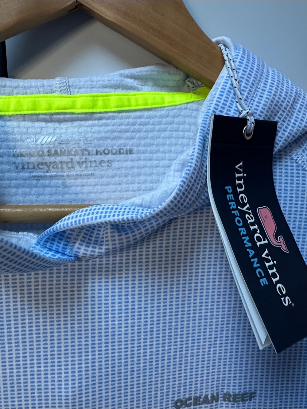 Vineyard Vines Men’s Light Blue Hooded Performance Top on the go Sankaty hoodie - Picture 9 of 9